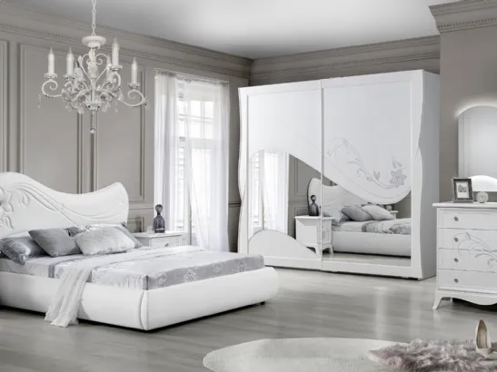 Armadio con ante scorrevoli Bedroom Carmen in laccato Bianco opaco con decoro floreale e specchi sagomati di Imba Srl