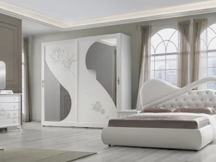 Armadio con ante scorrevoli Bedroom Ellen in laccato Bianco opaco con decoro floreale e specchi sagomati di Imba Srl