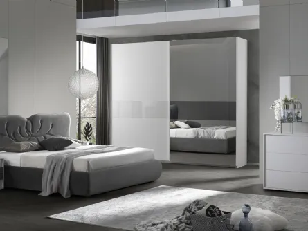 Armadio con ante scorrevoli Bedroom Yasmin in laccato Bianco opaco con specchio di Imba Srl