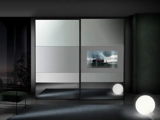 Armadio Fantasy con ante a specchio fumé e TV integrata di Mobil Più