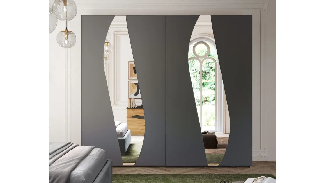 Armadio finitura Antracite con ante scorrevoli e inserti a specchio Leaf di Mobilificio AG