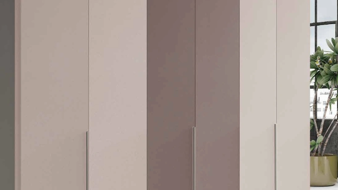 Armadio con ante battenti System Basic Cipria e Fango di Artigianmobili