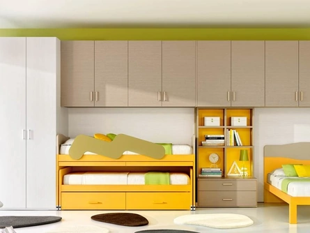 Cameretta 628 a ponte con tre letti, di cui uno estraibile di Ferrimobili