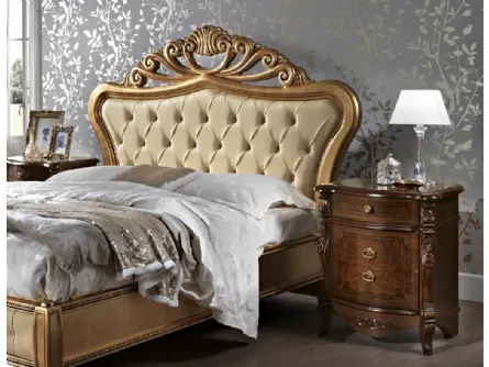 Letto con testiera in legno intarsiato dorato Achilea Capitonné di Mobilificio AG