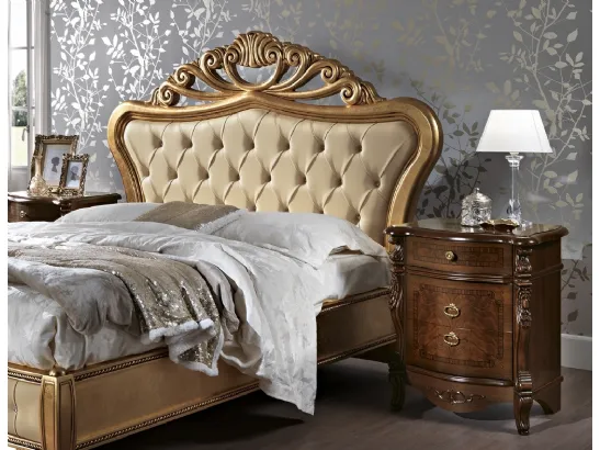 Letto con testiera in legno intarsiato dorato Achilea Capitonné di Mobilificio AG