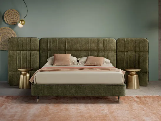 Letto in tessuto con testiera alta con cuciture verticali e moduli laterali opzionali Camelia di Novaluna