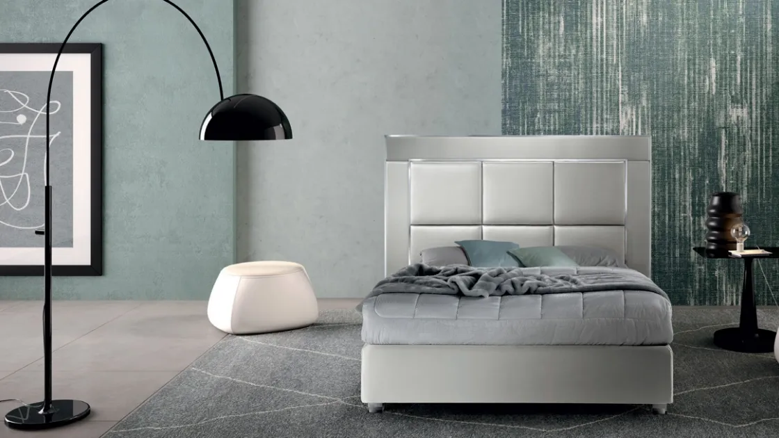 Letto singolo con testiera in pelle con cornice in alluminio Altare di Cosmo Letti