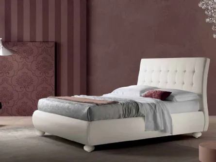 Letto classico in pelle con testiera capitonnè Delfino di Cosmo Letti