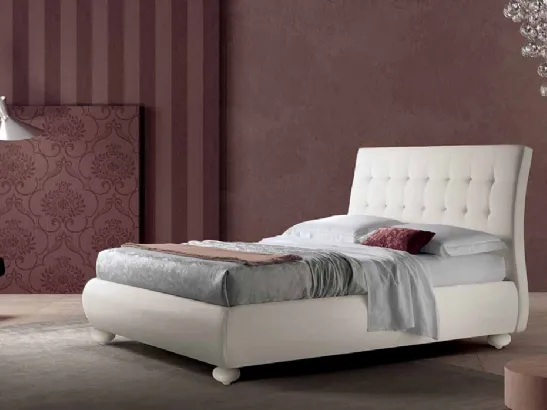 Letto classico in pelle con testiera capitonnè Delfino di Cosmo Letti