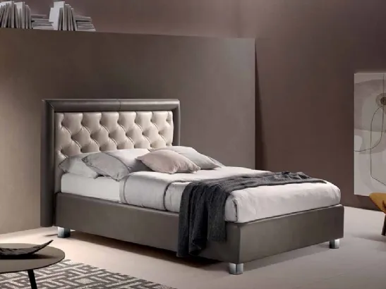 Letto in pelle con testiera bicolore lavorazione capitonnè con cornice liscia Regolo di Cosmo Letti