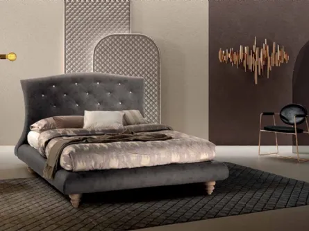 Letto in tessuto imbottito con testiera lavorazione capitonnè con bottone gioiello Swarovski Virgo di Cosmo Letti