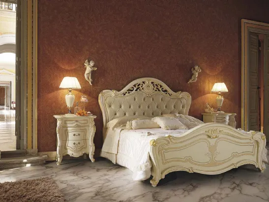 Letto in legno con lavorazione in foglia d'oro con testiera imbottita Opera di Mobil Più
