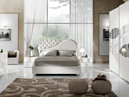 Letto con testiera in pelle lavorazione capitonnè con cristalli Swarovski Primarosa di Mobil Più