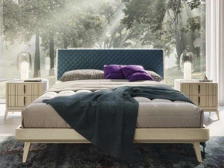 Letto Nova Linea Seta in frassino con testiera rivestita in tessuto di Imba Srl