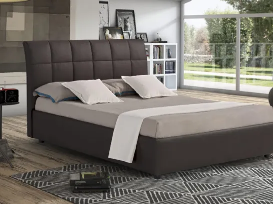 Letto in tessuto con testiera curva trapuntata a quadri Berlino di Novaluna