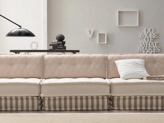 Divano lineare Pure di TreCi Salotti