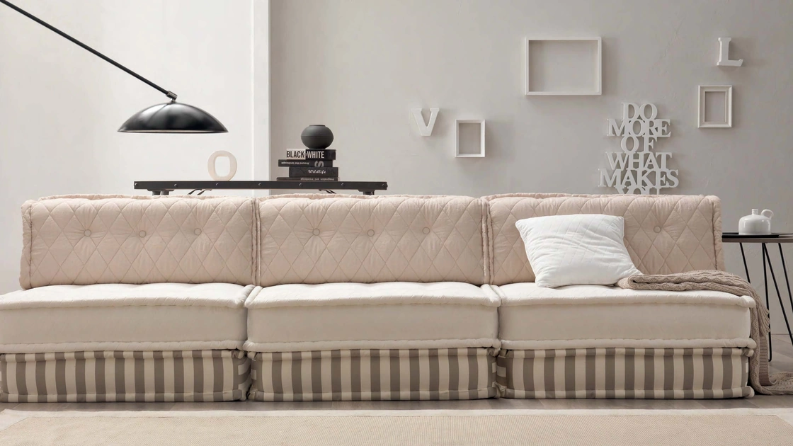 Divano lineare Pure di TreCi Salotti