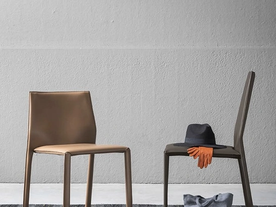 Sedia Corium in cuoio di  Alf Da Frè