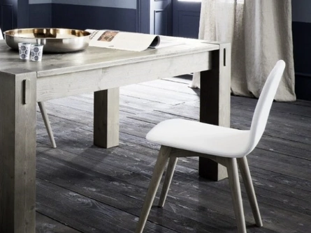 Sedia Maya in ecopelle con struttura in Frassino di Alta Corte