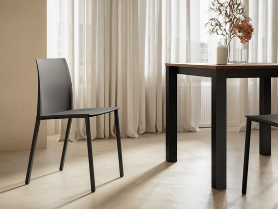 Sedia Zara con struttura in metallo verniciato e seduta in polipropilene di Arredo3