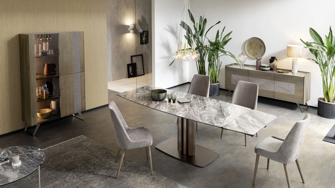 Sedia Zoe in tessuto imbottito di Alta Corte