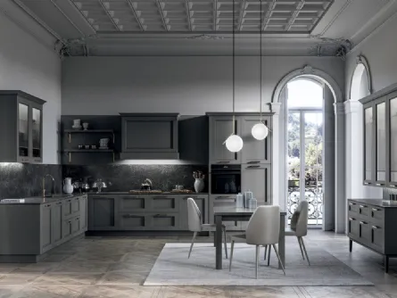 Cucina Classica angolare in laccato opaco Grigio e top in laminam Nero Greco Meg di Arredo3