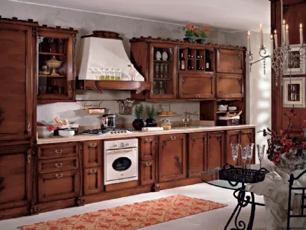 Cucina Classica lineare in legno con intarsi Tiffany di Busatto