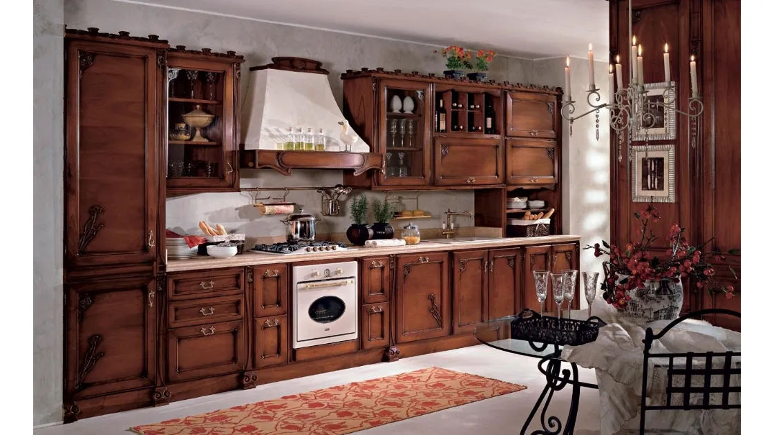 Cucina Classica lineare in legno con intarsi Tiffany di Busatto