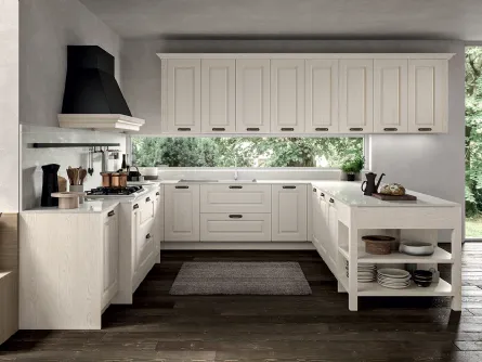 Cucina Classica angolare in Frassino laccato a poro aperto Bianco, tonalità ripresa dal piano di lavoro e dallo schienale in quarzo impero Verona di Arredo3