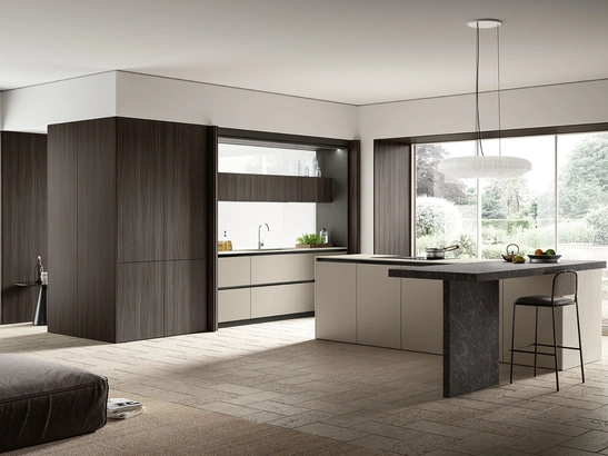 Cucina Moderna con isola Lungomare Plus 08 in laccato e legno di Colombini Casa Artec